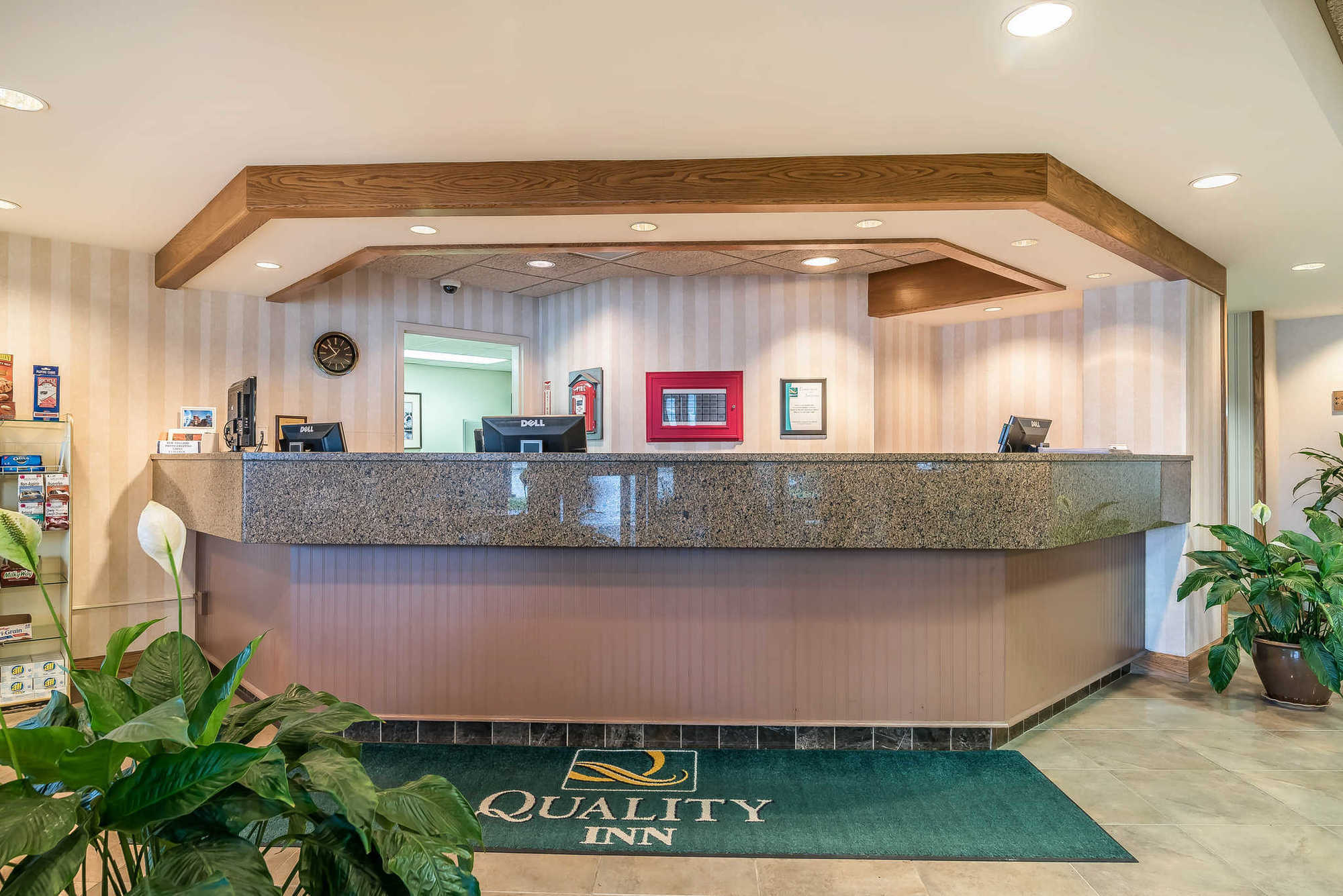 פורטסמות' Quality Inn מראה פנימי תמונה
